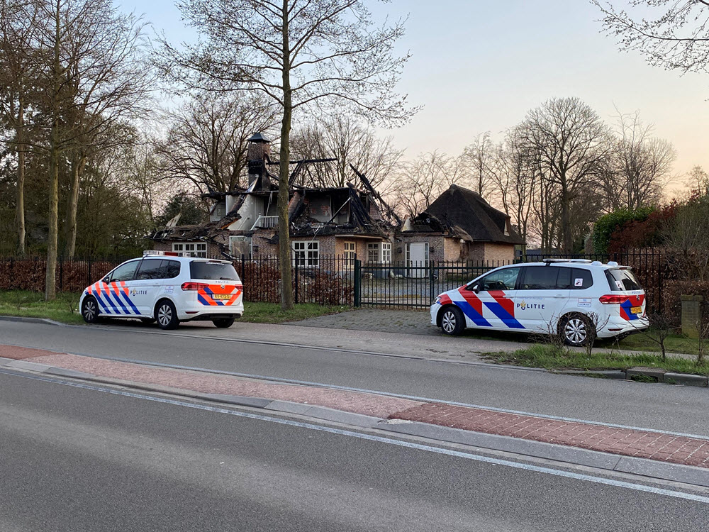 Persoon in tuin afgebrande woning Harderwijkerweg 18 april 2021