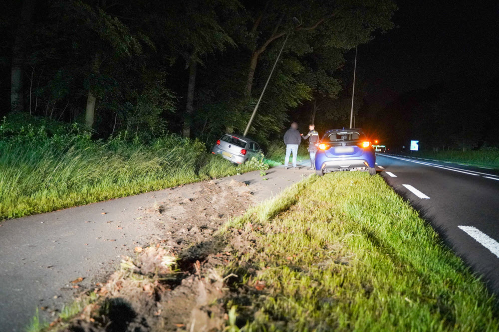 Auto van de weg af Ermelo