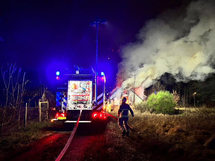 Brand in leegstaande boerderij Ermelo