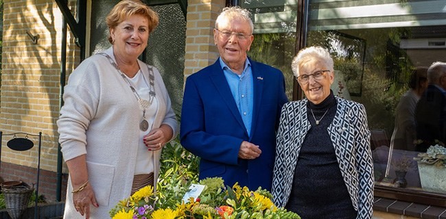 Echtpaar Henzen 65 jaar getrouwd Ermelo foto gemeente Ermelo