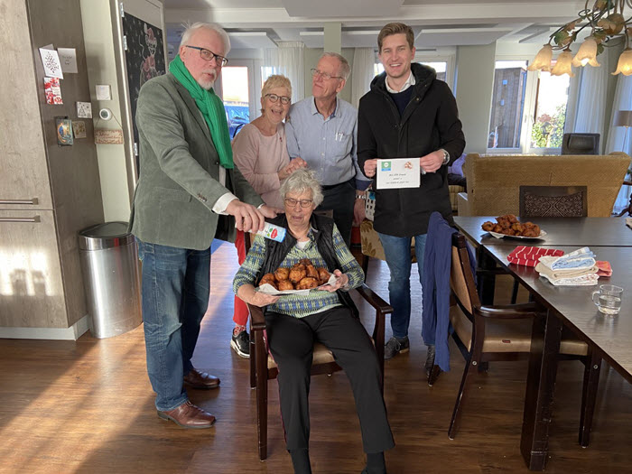 CDA Ermelo deelt oliebollen uit