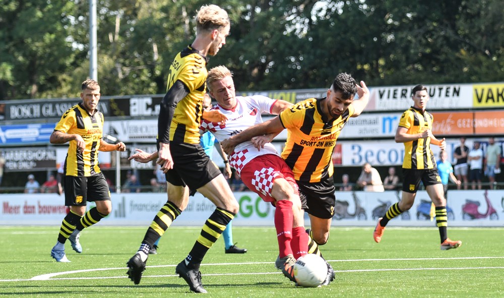 DVS 33 Ermelo tegen Kozakken Boys