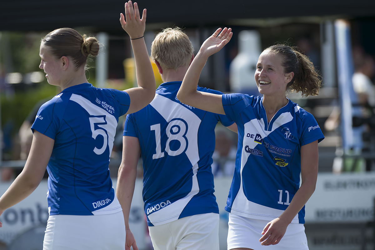 Wit Blauw tegen Dindoa
