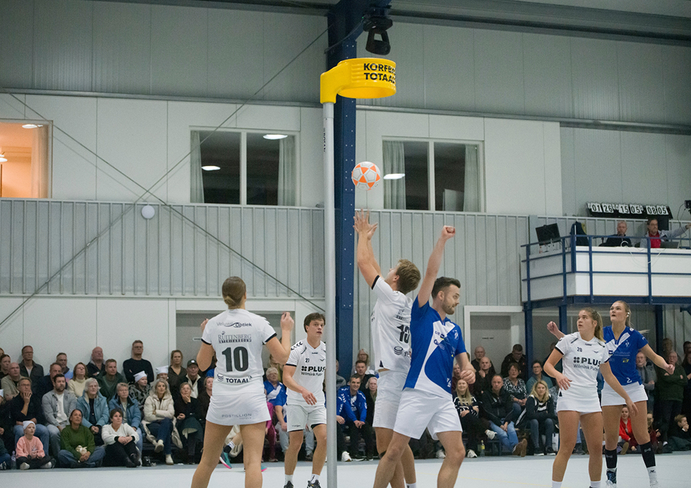 Dindoa tegen de Meeuwen korfbal