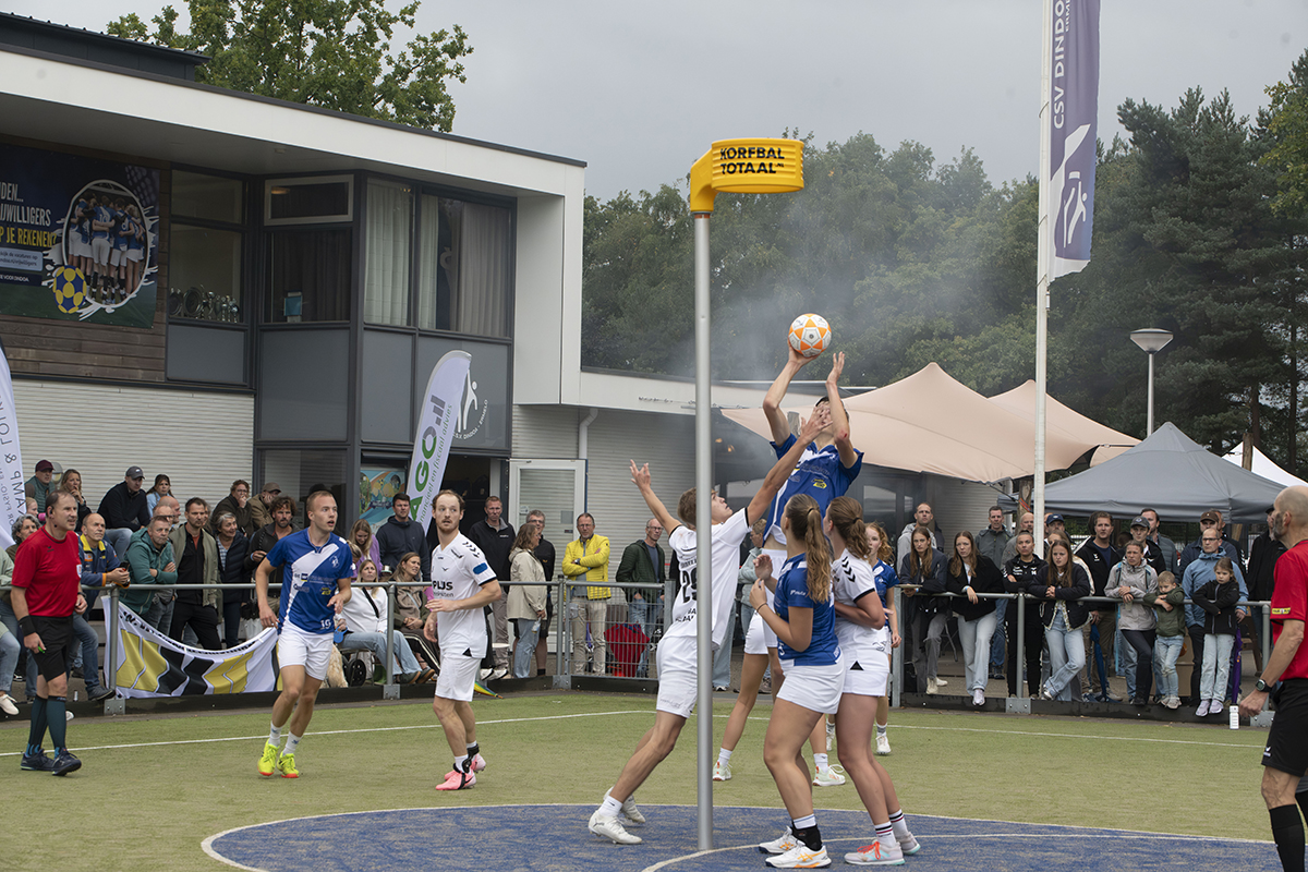 Dindoa tegen de Meeuwen uit Putten korfbal