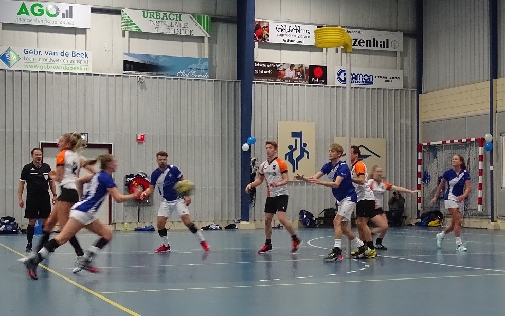 Tom van den Berg speelt Daphne aan korfbal Dindoa Ermelo