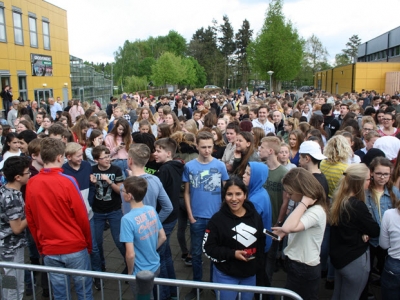 Christelijk College Groevenbeek zamelt geld in voor Charis (video)