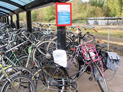 Verwijderen fout geparkeerde fietsen station