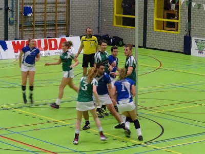 Dindoa maakt het koploper ASVD knap lastig maar verliest net; 24-23 (wedstrijdverslag)