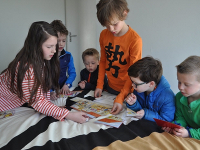  Leerlingen Koningin Julianaschool op bezoek in duurzame voorbeeldwoning (foto's)