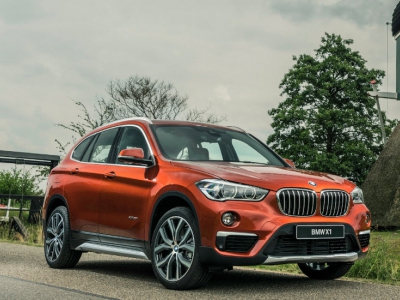 De BMW X1 orange edition