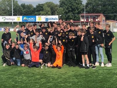 DVS’33 ERmelo wint toernooi Rinus Michels Awards