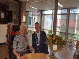De heer E. van de Kamp 102 jaar