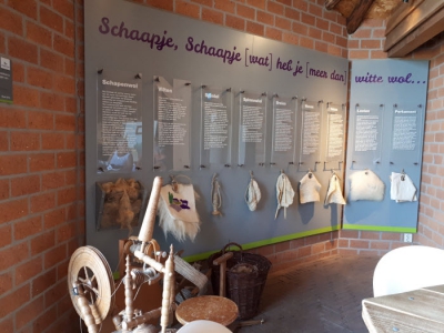 Braille en grootletter voor bezoekerscentrum Ermelosche Heide