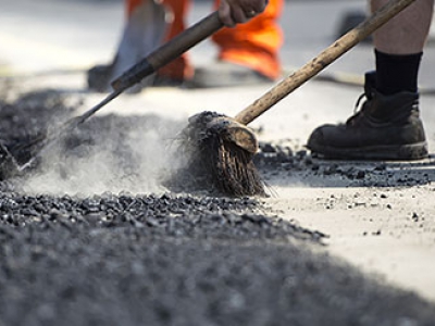 Jonkheer Sandbergweg moet opnieuw geasfalteerd