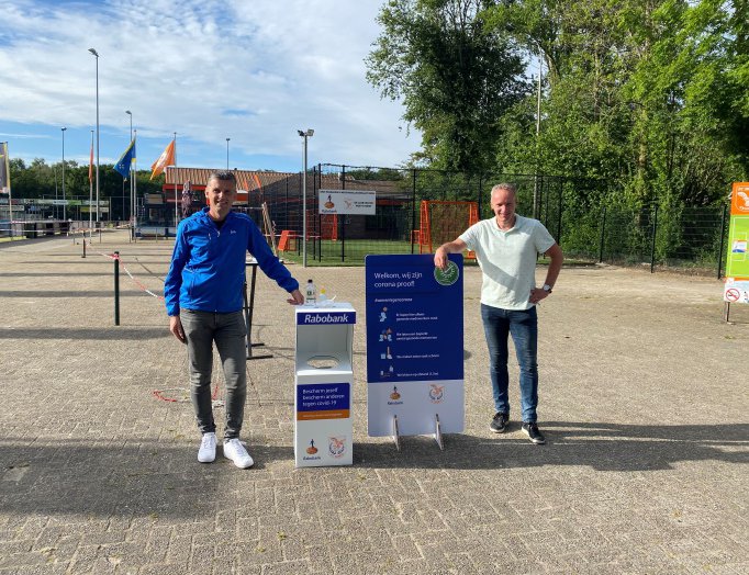 FC Horst coronaproof dankzij hygiëne displays en informatieborden Rabobank