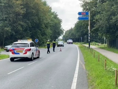 Ongeluk met paardentrailer op de A28: agenten uitgescholden!