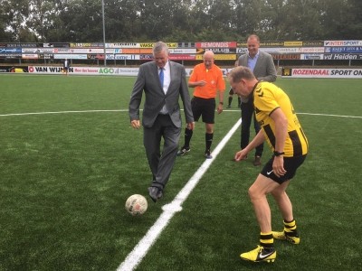 Kunstgrasvelden DVS'33 Ermelo en EFC'58 geopend