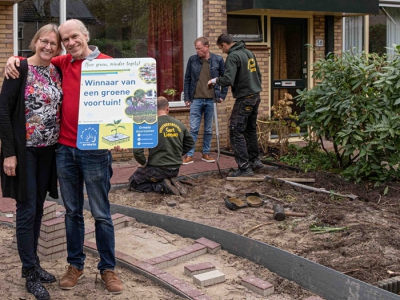 Eerste schop in de grond bij winnaar ‘Meer groen, minder tegels’ in Ermelo