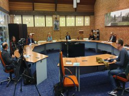 Live uitzending pittig raadsdebat over Ermelose bestuurscrisis in theaterzaal uitgesteld