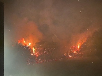 Coniferenhaag door brand verwoest in Ermelo: oorzaak sterretjes!