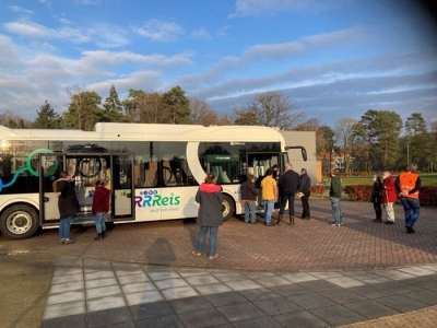 Keolis op bezoek met elektrische bus bij Inclusief Groep