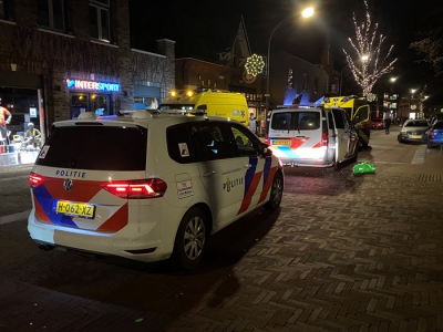 Vrouw zorgt voor overlast bij supermarkt in Ermelo en raakt onwel in politiebus
