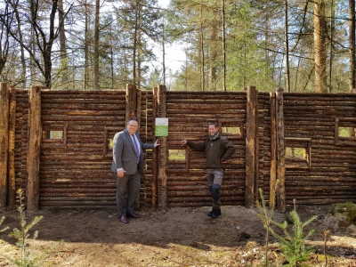 Wildkijkscherm geopend in bosgebied Het Ruige Veld