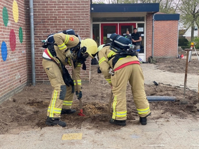 Brandweer Ermelo rukt uit voor gaslucht op school