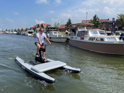 Waterbike Harderwyck ‘sportief, snel en vooral gemakkelijk’ Eyecatcher in het havengebied