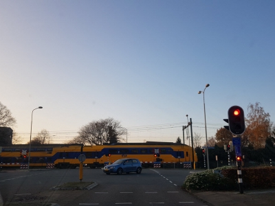 Op een haar na de trein gemist in Ermelo (video)