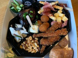 Activiteiten Kok Harderwijk: Bezorgen en afhalen, High Tea at Home, Broodje Kok ontbijt en Borrelbox