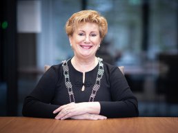 Burgemeester Dorine Burmanje bedankt Ermelo
