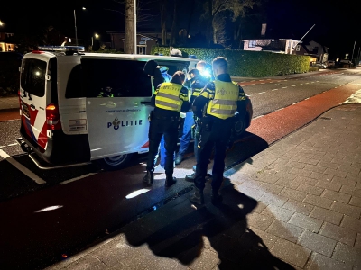 Politie houdt na achtervolging verdachte aan op de Putterweg