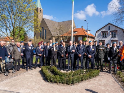 Veteranen in Ermelo geëerd met Witte Anjerperkje