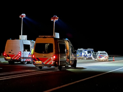 Personenauto botst op een politieauto op de A28 bij Harderwijk