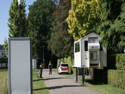 Extra politie toezicht bij het huis van minister van der Wal in Hierden