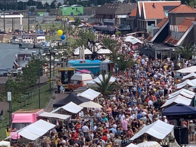 Mediterrane vibes tijdens zondagse Ibiza markt op de boulevard in Harderwijk