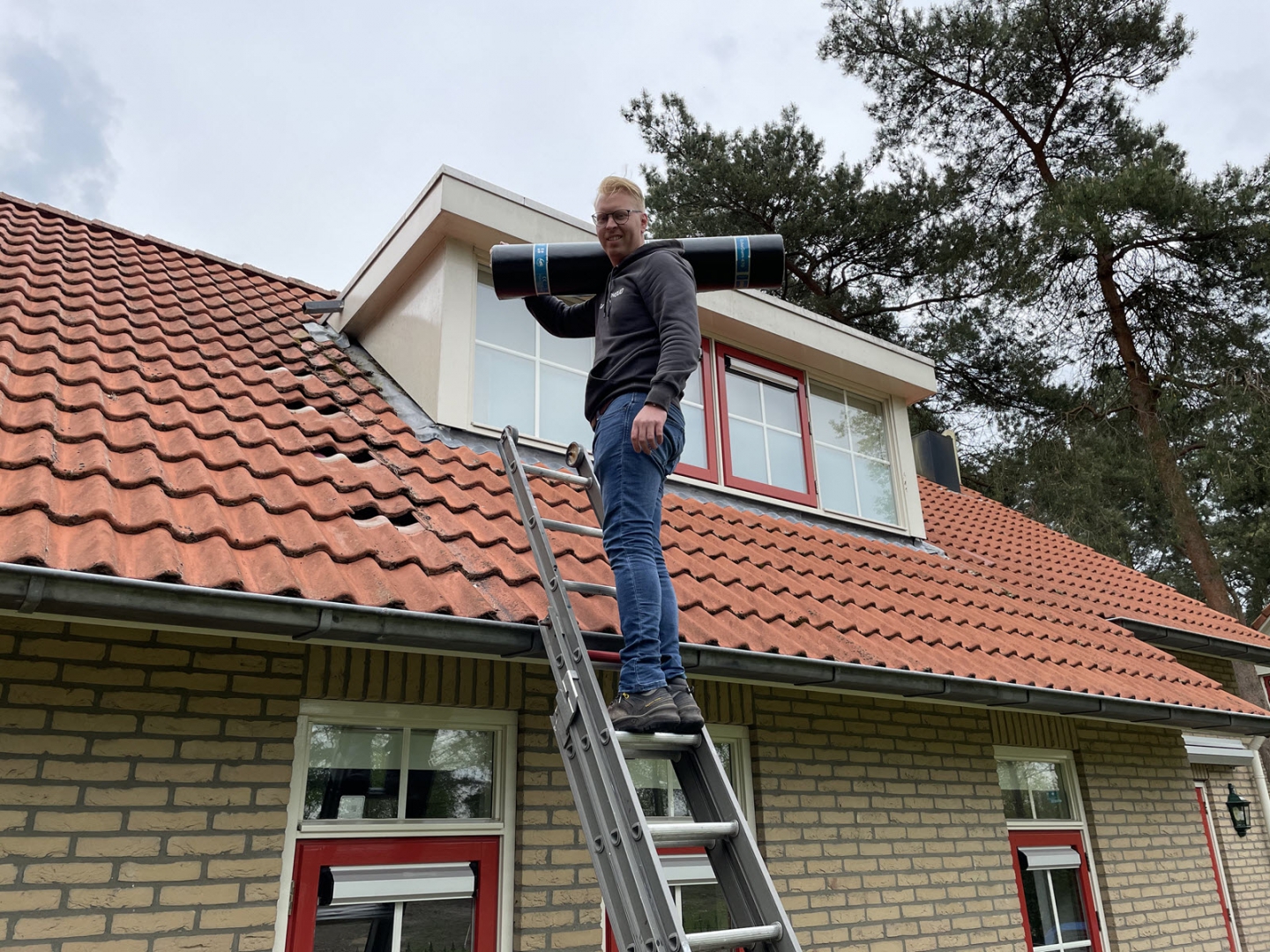 Zida Dak en Zinkspecialist is op zoek naar een ervaren dakdekker en een leerling dakdekker