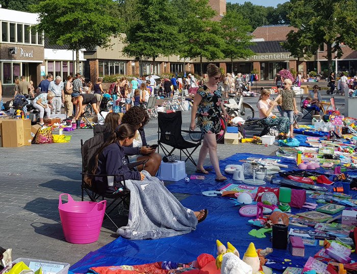 Gezellige hobbymarkt, kleedjesmarkt en kindermodeshow in het centrum van Ermelo