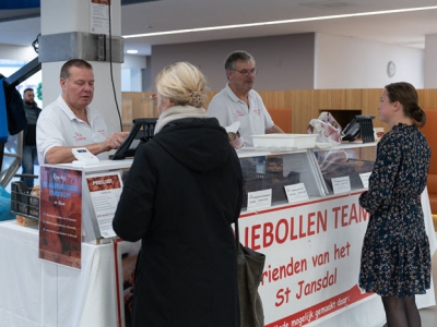 Oliebollen voor het goede doel!