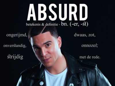 Cabaretvoorstelling Absurd met Wie is de Mol deelnemer Nabil in de Dialoog Ermelo