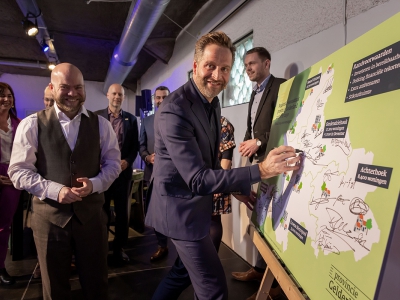 Noord-Veluwe tekent woondeal met minister De Jonge om woningtekort aan te pakken 