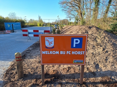 Het nieuwe parkeerterrein bij FC Horst is geopend 