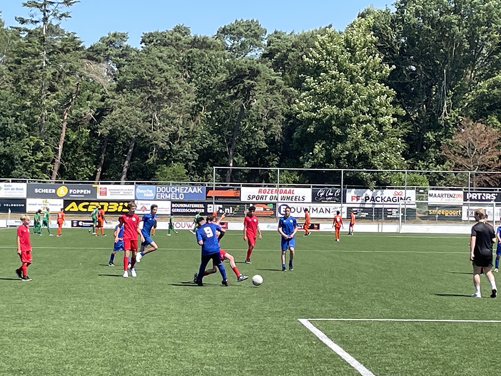 Das Heerenkamer-Fußballturnier für junge Flüchtlinge ist ein Tag der Verbindung