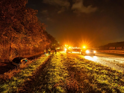 Auto belandt in sloot na hagelbui op de A28 tussen Harderwijk en Ermelo