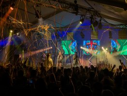 Tweede editie tentfeest Ermelo Ondersteboven ‘Mooi om iedereen te zien genieten’
