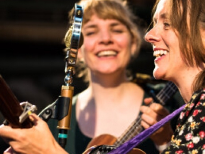 The Lasses laten de ziel van Schotland horen bij Theater De Dialoog