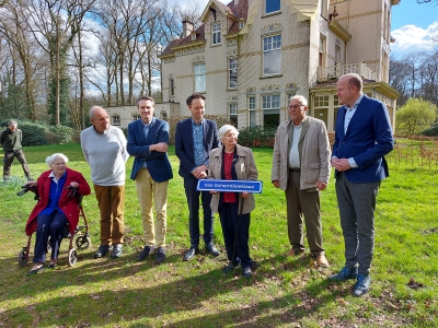 Onthulling Van Schermbeeklaan op Oud Groevenbeek