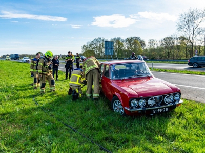 Oldtimer wordt te warm op A28 Ermelo